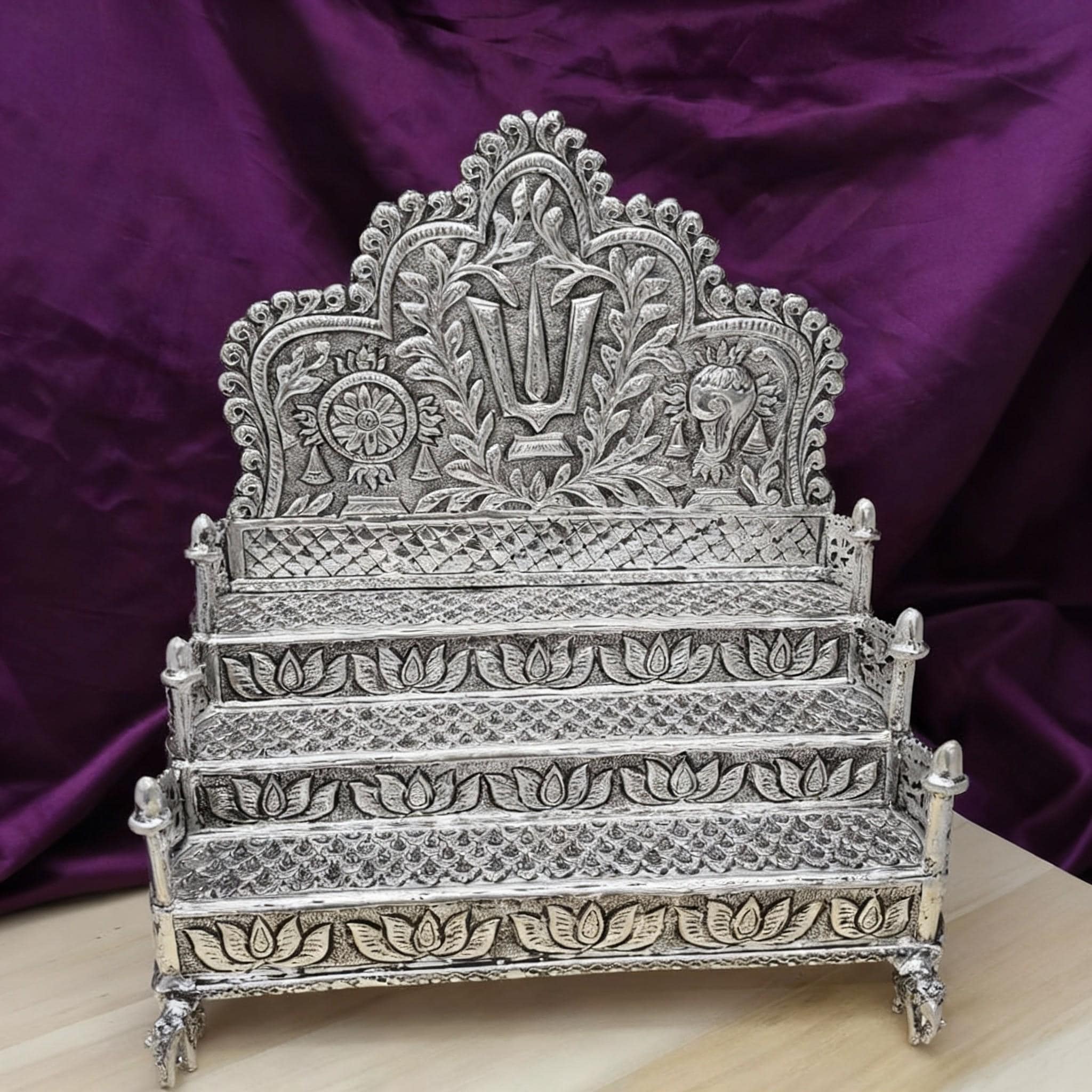 Shanku Chakra singhasan 